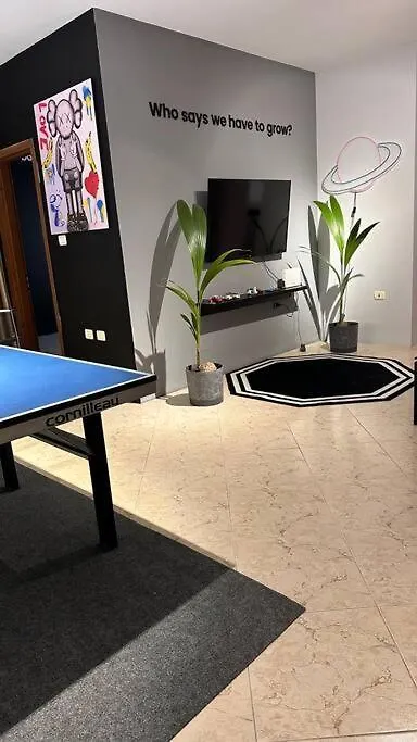 Super House Blloku - 3 Rooms Tirana