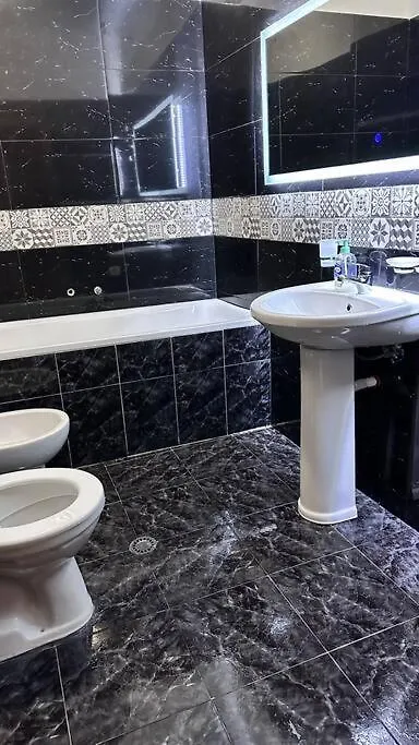 Super House Blloku - 3 Rooms Tirana Apartment