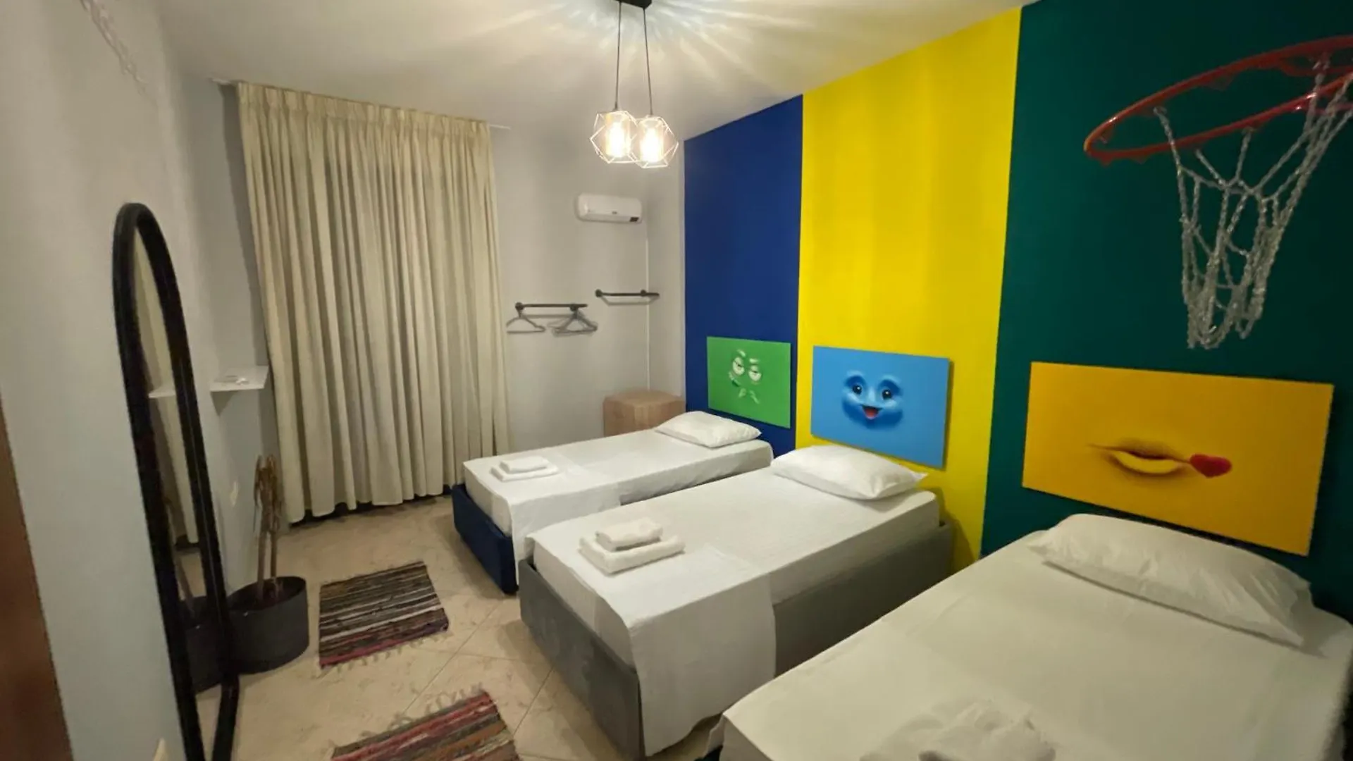 Super House Blloku - 3 Rooms Tirana 0*,